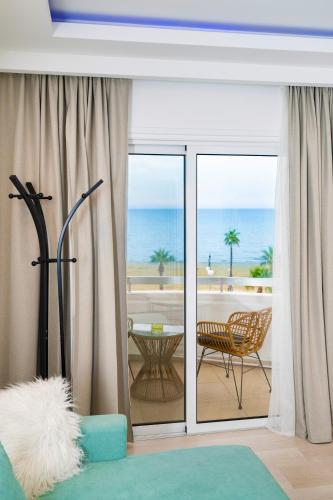 Lazuli Sea View Beachfront Ap 21 - image 3
