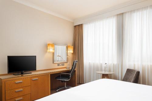 Crowne Plaza London Ealing an IHG Hotel - image 13