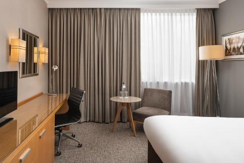 Crowne Plaza London Ealing an IHG Hotel - image 5