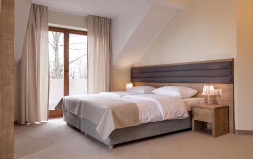 Deluxe Double or Twin Room image 5