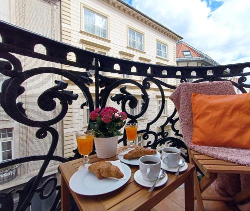 SUPER CHIC with Balcony