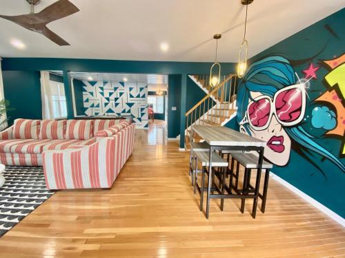 Sunrise Playce-Designer Beach Retreat + Pool Table