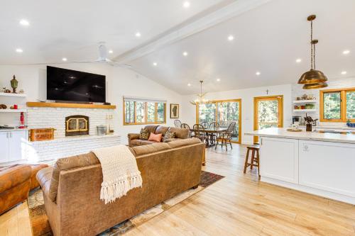 Close to Trails Family-Friendly Stateline Home!