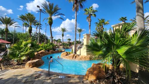Lazy River resort Close to theme parks