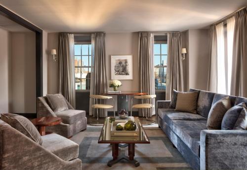 room detail thumbnail 1