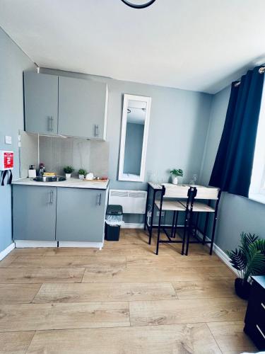 Unique Studio Flat in City 1111, Londra (foto 10)