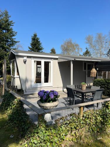 Ibiza style chalet in Verspreide huizen Eext