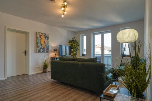 Zuarin Seeblick - Ganzes Apartment direkt am Schlossgarten von Schwerin mit Dschungelfeeling in Ostorf