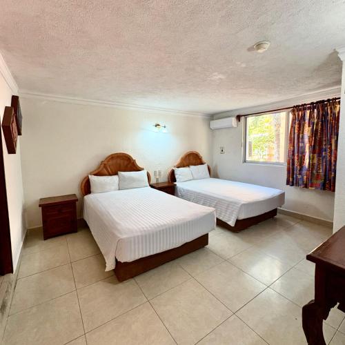 Twin Room image 4