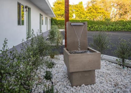 Garden, The LEEF Hotel in Glendale