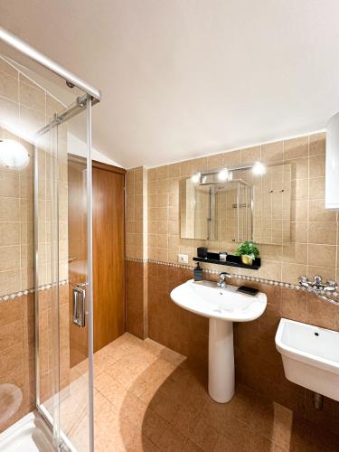 All'Ombra Della Reggia