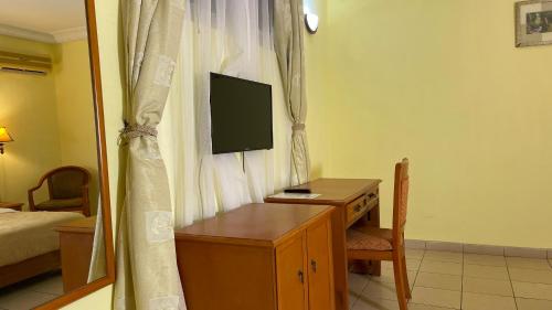 Standard Double Room image 10