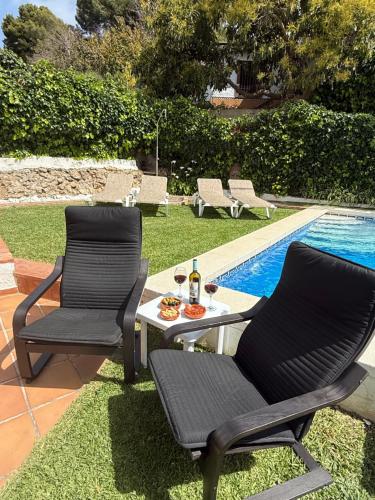 Private Villa Nerja, large private pool, gardens & Parking