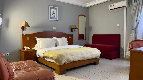 Hotel Peninsule Bonamoussadi Douala in 圣芭芭拉