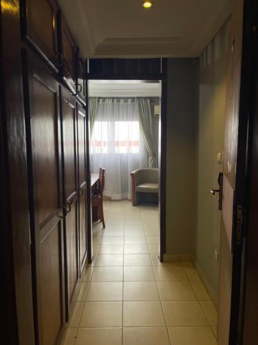 Hotel Peninsule Bonamoussadi Douala in 圣芭芭拉