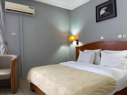 Hotel Peninsule Bonamoussadi Douala in 圣芭芭拉