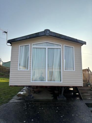 The Lookout 3 Bedroom Family Caravan Pet Friendly in Clarach