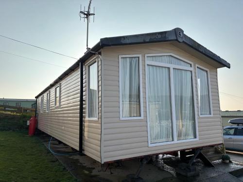 The Lookout 3 Bedroom Family Caravan Pet Friendly in Clarach
