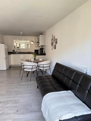 Modern Apartment - Free Parking, London (photo 10)