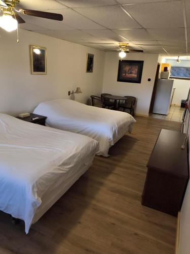2 double beds