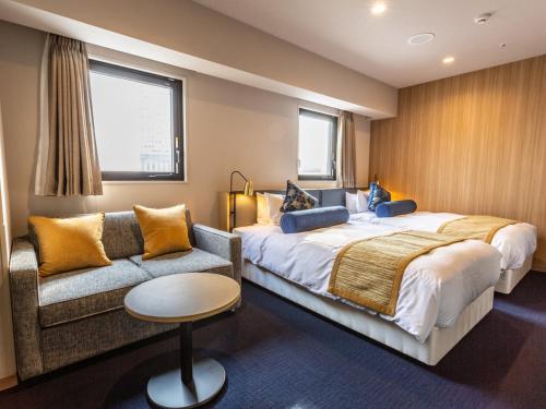 2 twin beds, 1 sofa bed