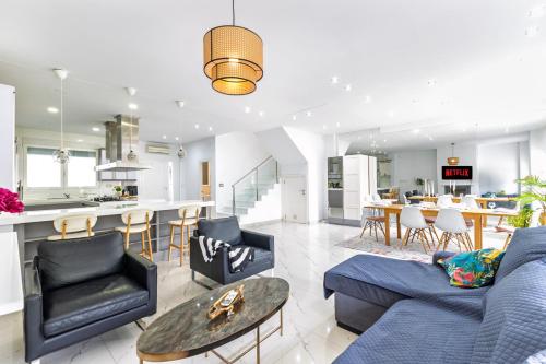 Casa Familiar 9 Pax, Smart TV, Centro, Playa, Café, AC gîte à louer El Grao