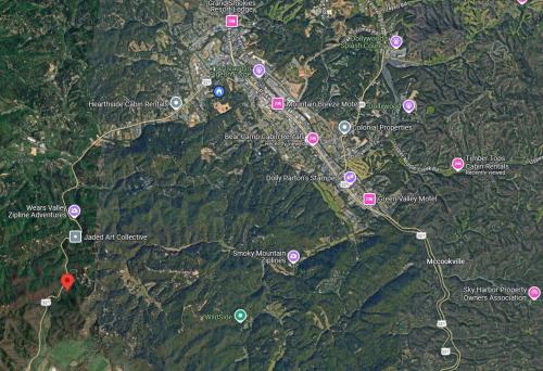 Rambling Bear on Cove Creek Hot Tub WIFI 560 FREE tickets each paid day!!! - image 2