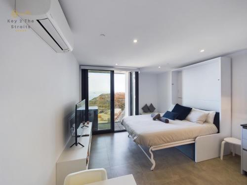 E1 Studios, Sea & Beach Views, High Floor, Gibraltar (photo 7)