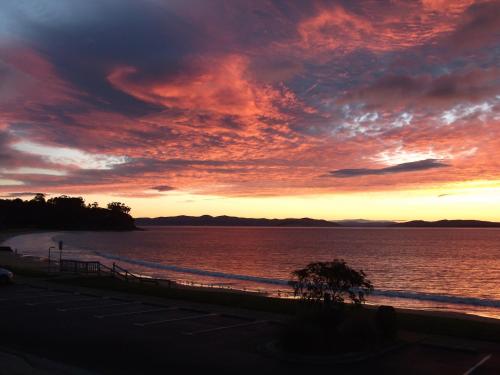 ทัศนียภาพ, Beachfront Apartment Blackmans Bay in แบล๊คแมน เบย์