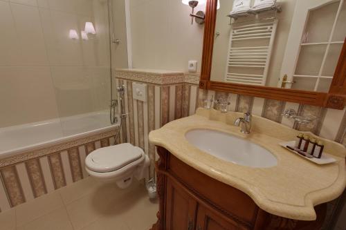 Hotel Saint Petersburg - image 2