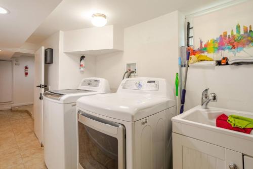 Big City Life: 1BR Apt wNetflix Easy NYC Access