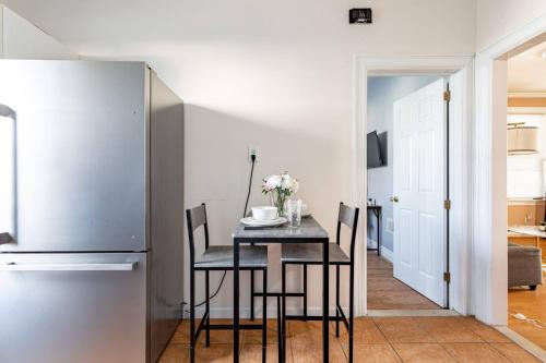 City Outside Serenity Inside: 2B1B NYC - 40 Min