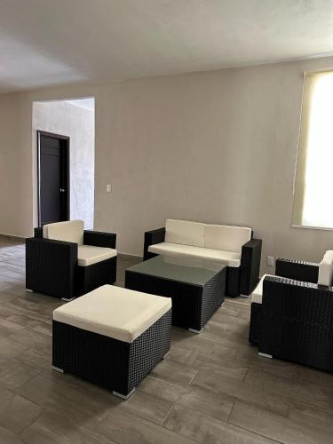 MR Hotel in Cruz De Caminos