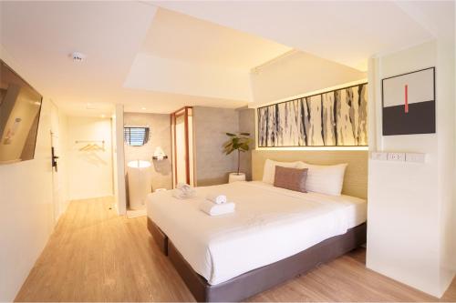 Deluxe Double Room image 1