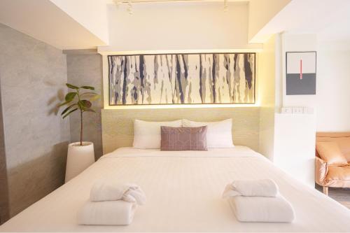 Standard Double Room image 8