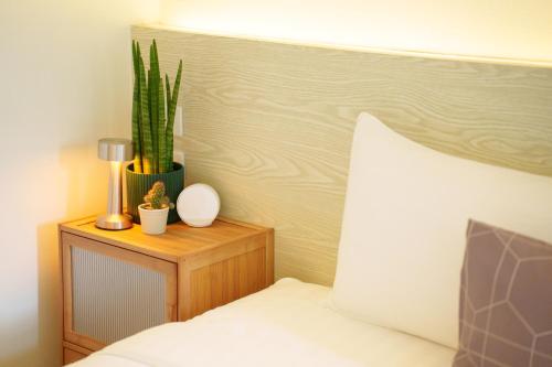 Standard Double Room image 5