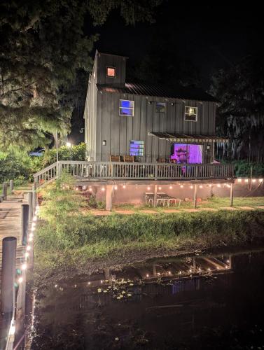 cozy lakeside retreat in Ocklawaha