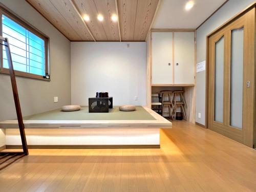 Conveniently located for Tennoji Station, direct access to Kansai Airport, Japanese-style modern 4 rooms, convenient shopping