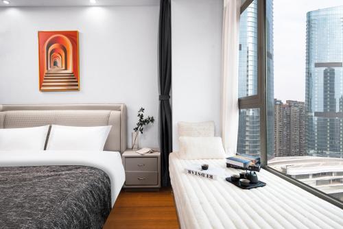 One-Bedroom Apartment with View image 5