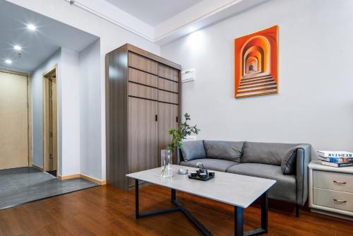 One-Bedroom Apartment with View image 6