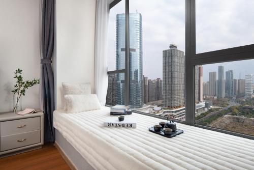 One-Bedroom Apartment with View image 4