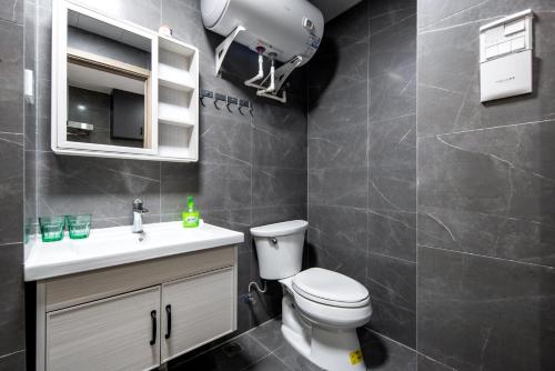 Two-Room Apartment image 4