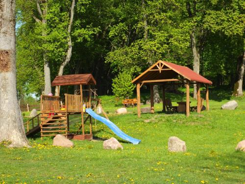 Spēļu laukums, Dwór Klewiny (Dwor Klewiny) in Kalinowo