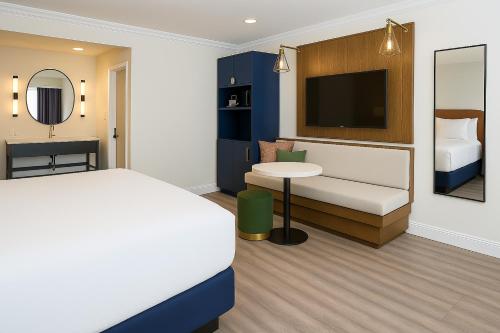 Holiday Lodge - image 13