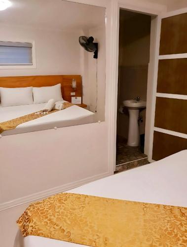 room detail thumbnail 2