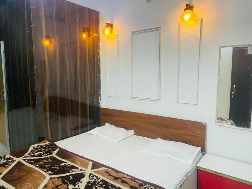 balaji hotel & guest house in Reengus
