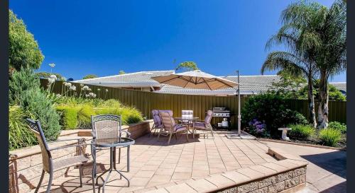 big group entire house 15 beds in Clovelly Park