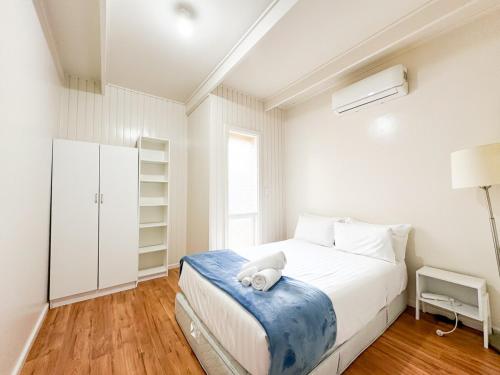 big group entire house 15 beds in Clovelly Park