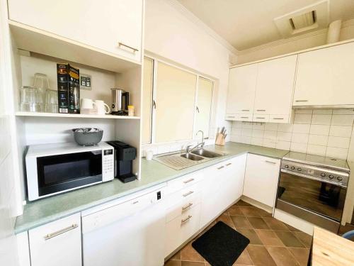 big group entire house 15 beds in Clovelly Park