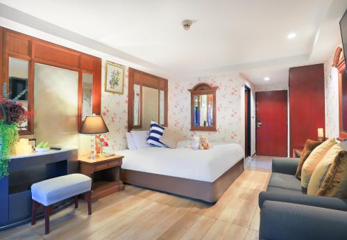 Grand Deluxe Double or Twin Room image 9